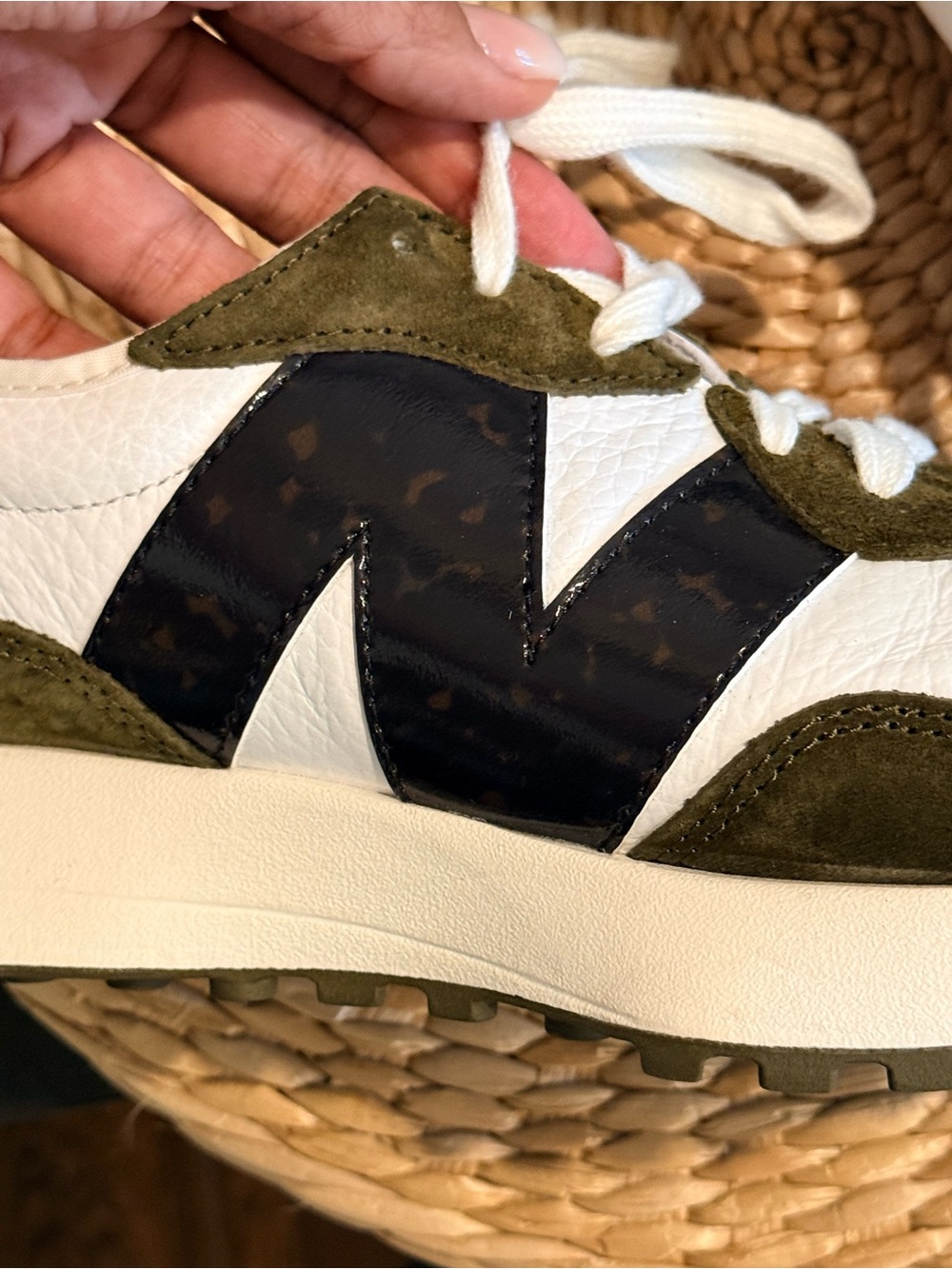 New Balance 327 – Women’s 10 Green/White - Picture 2 of 6